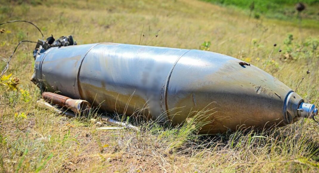 Піротехніки Донеччини вилучили та знищили авіабомбу ФАБ-500 (відео)