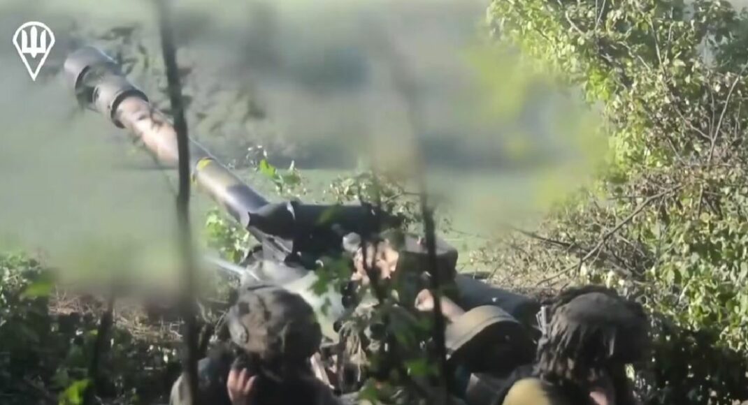 Артилеристи 81 бригади показали, як нищать ворога на Сіверському напрямку (відео)