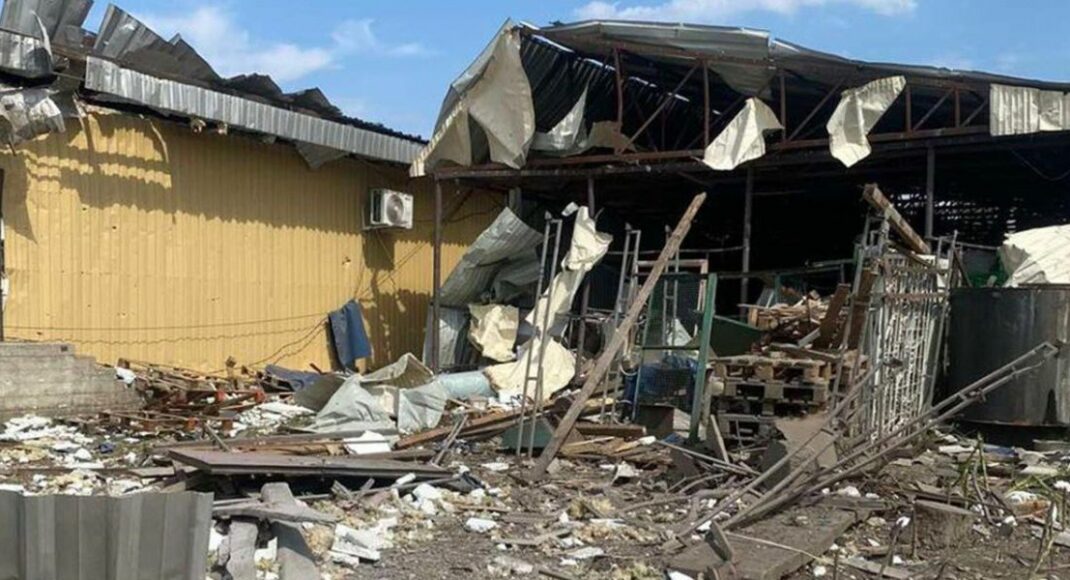 Окупанти завдали по населених пунктах Донеччини 9 авіаударів керованими бомбами УМПБ Д-30 СН: є поранені (фото)