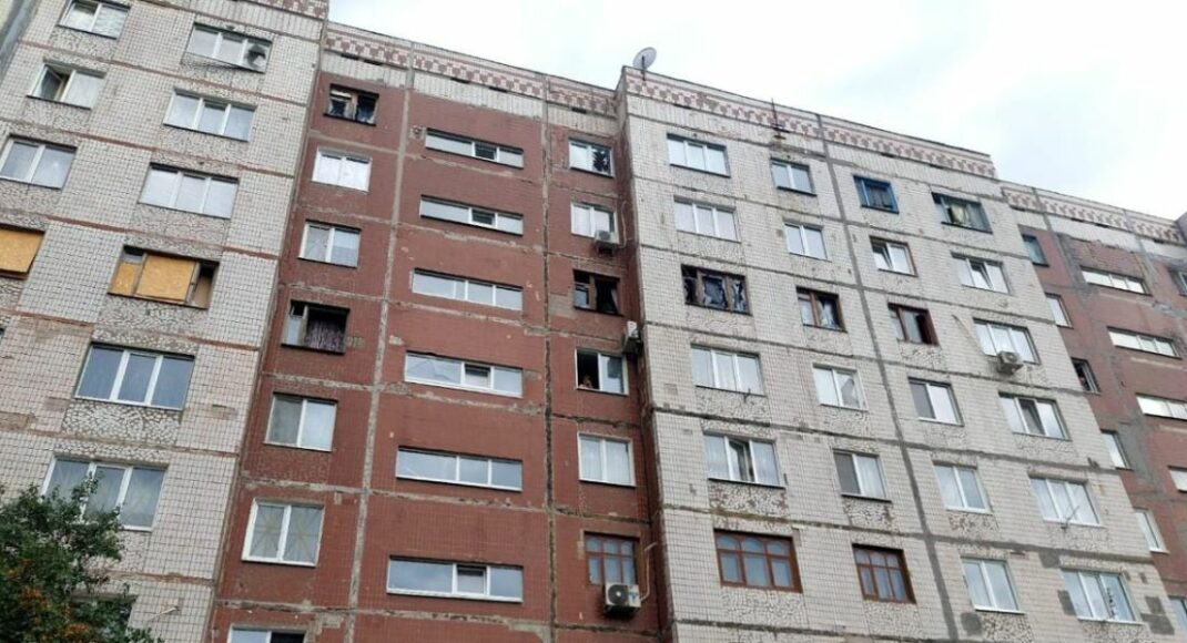 Удар по Краматорську: росіяни влучили у багатоповерхівку, поранили дитину (фото)