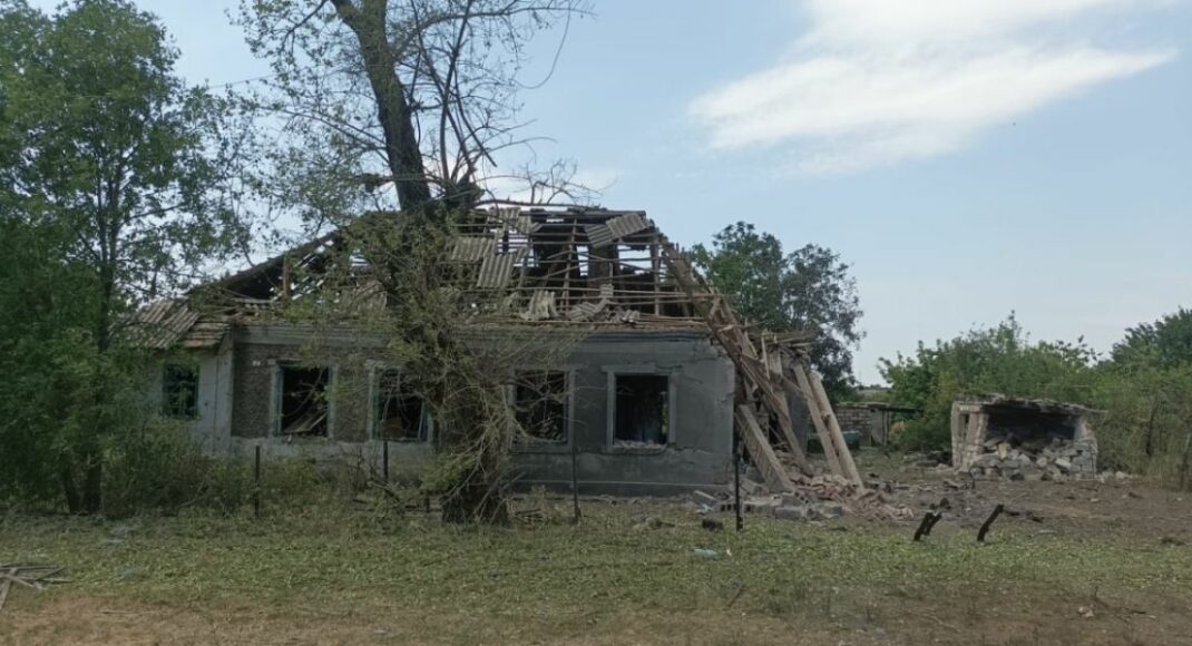 На Донеччині росіяни скинули три керовані авіабомби на селище Роздольне: що відомо (фото)
