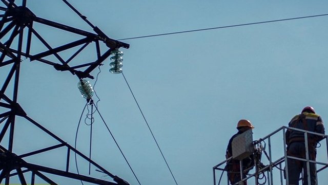 Энергетики вернули свет 13,4 тысяч домов за новогодние праздники в Донецкой области
