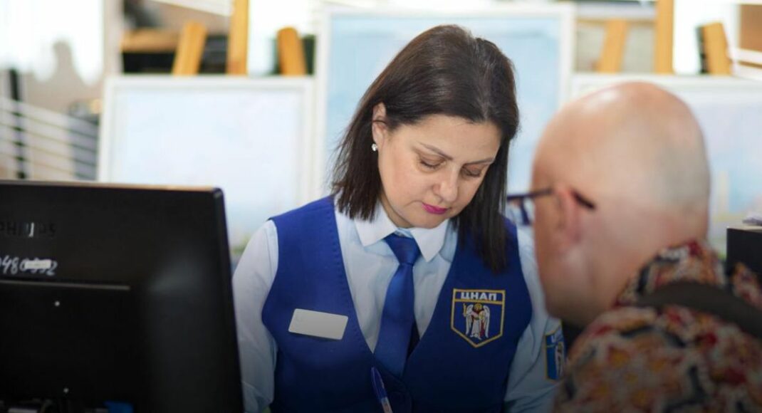 Понад 1,4 млн військовозобов'язаних українців уточнили облікові дані в ЦНАПах