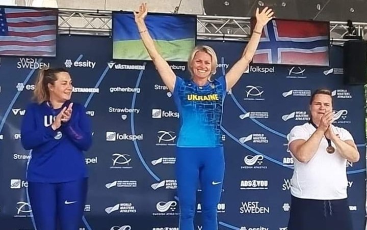 Бахмутянка добыла в борьбе золото в метании молота на чемпионате мира по легкой атлетике среди ветеранов в Швеции