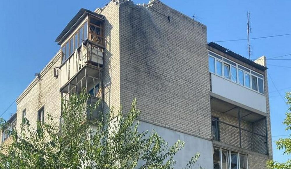 В Константиновке в результате обстрелов за сутки повреждено здание торгового центра и другие объекты