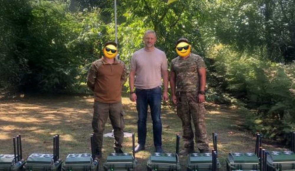 Українським військовим від громад Луганщини передали засоби РЕБ та зарядні станції