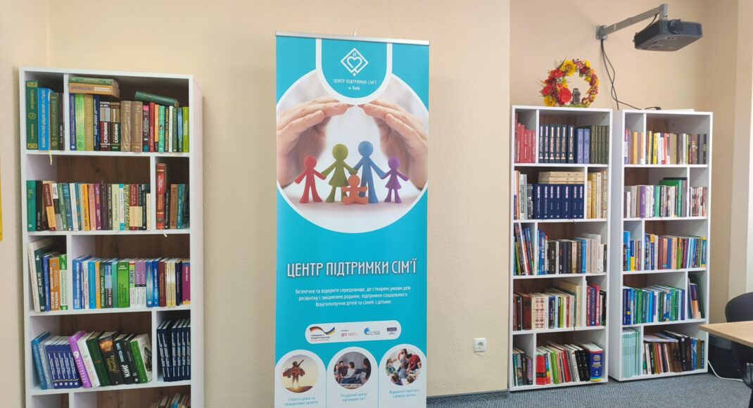Старобільська РДА нагадала, які послуги можуть отримати ВПО у гумхабі в Києві