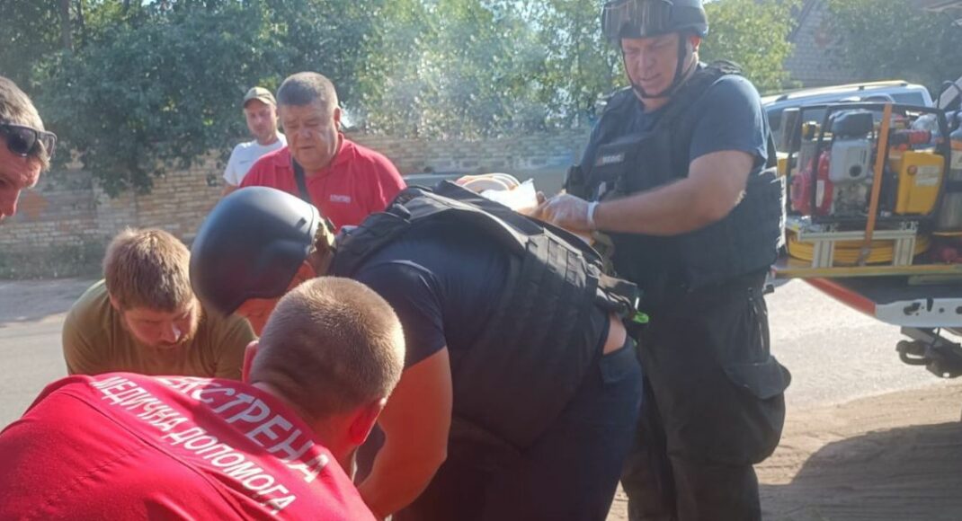 У Костянтинівці рятувальники деблокували чоловіка з понівеченого внаслідок ДТП автомобіля (фото)