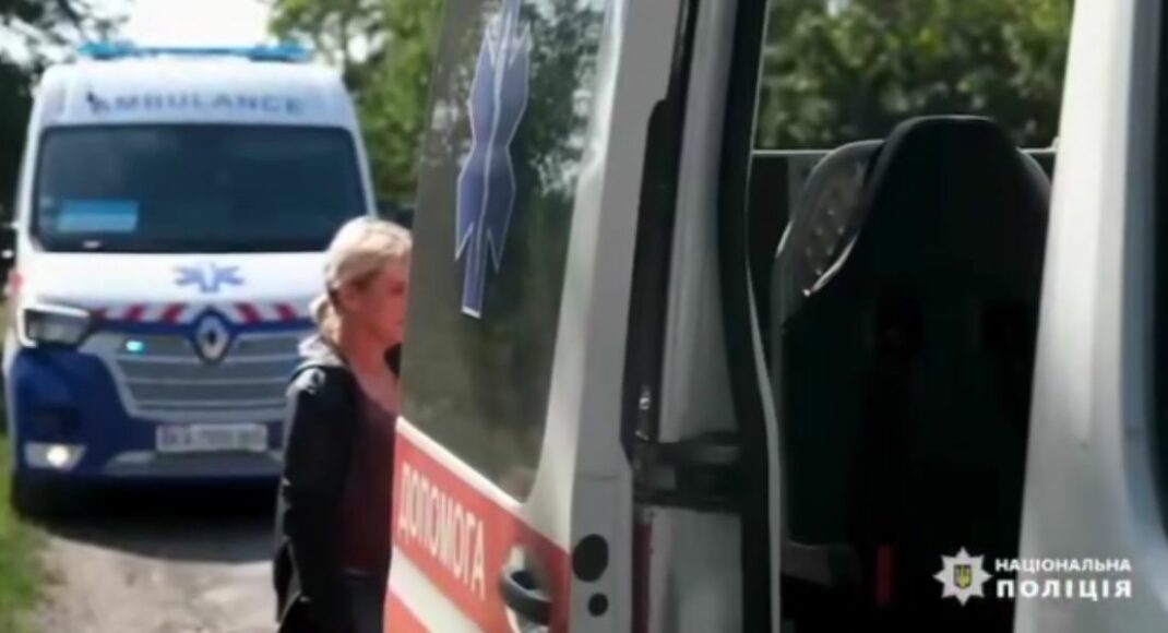 Поліціянти вивезли з прифронтового Новоекономічного трьох маломобільних людей (відео)