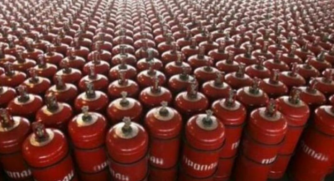 Жителі Донеччини отримуватимуть газ у балонах як гуманітарну допомогу, — Шмигаль