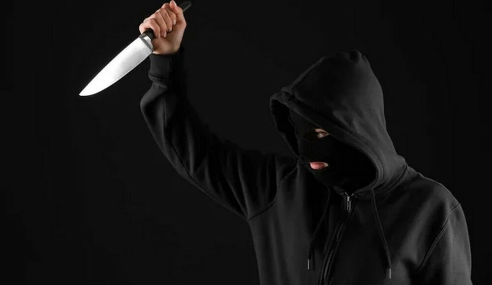 В окупованому Донецьку чоловік з ножем погрожував підірвати гранатою магазин зі своєю коханою