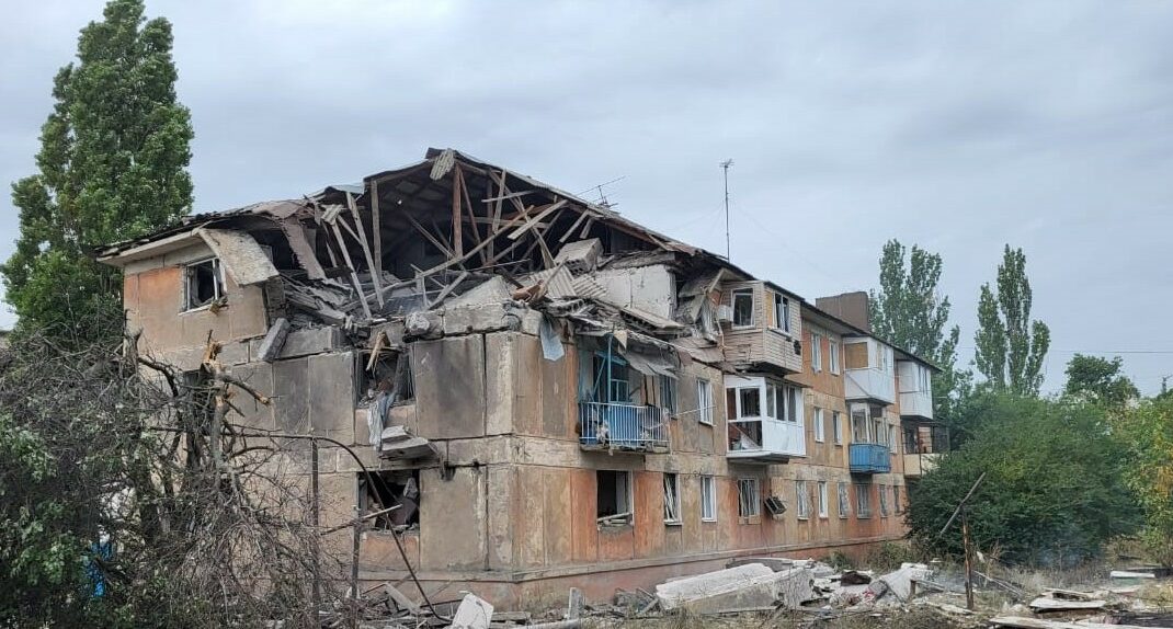 Двое погибших и 10 раненых за сутки — последствия российских обстрелов в Донецкой области