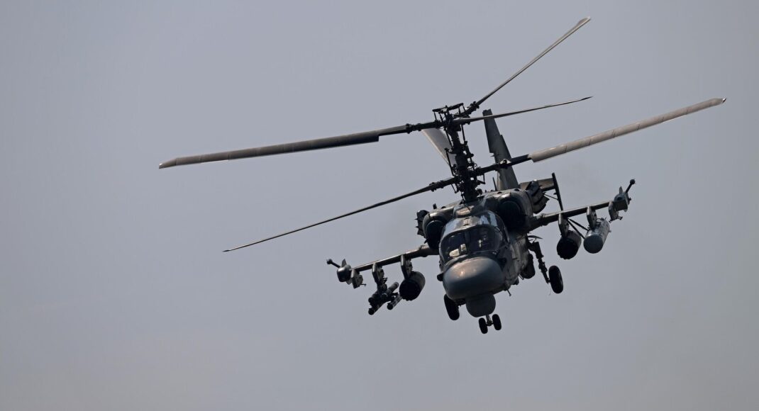 По Сергіївці Луганської області росіяни вдарили з гелікоптерів Ка-52 некерованими авіаційними ракетами