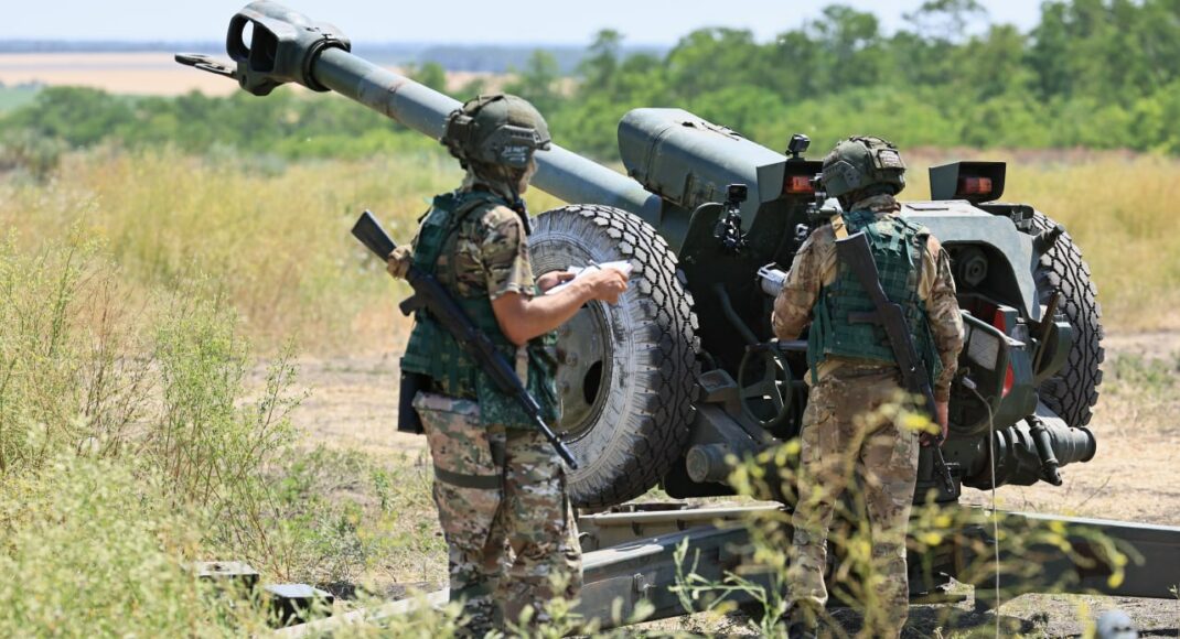 Російські терористи продовжують руйнувати українські міста і села ракетними, авіаційними та артилерійськими ударами, — Генштаб ЗСУ