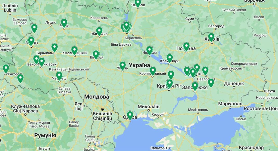 Для переселенців з Донеччини працюють 83 гуманітарних штабів, центрів і хабів у більш безпечних регіонах України (мапа)