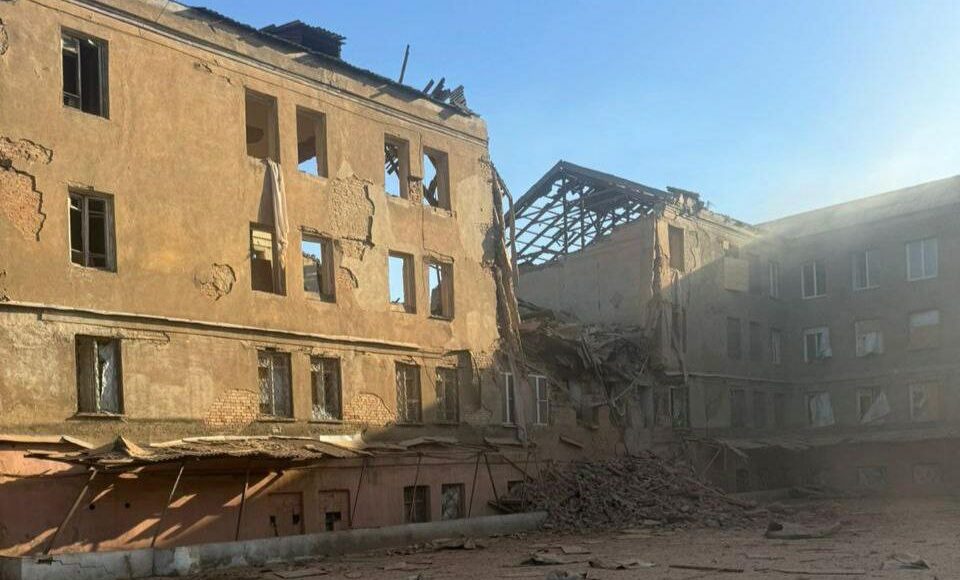 У Костянтинівці розповіли про наслідки обстрілів: пошкоджено фасад "ПриватБанку" і лінію електромережі ДТЕК