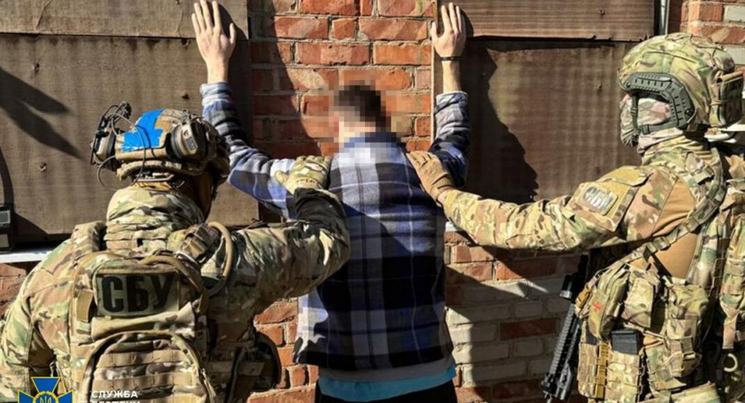 СБУ затримала 4-х чоловіків, яких підозрюють у коригуванні ворожих ударів по Донеччині
