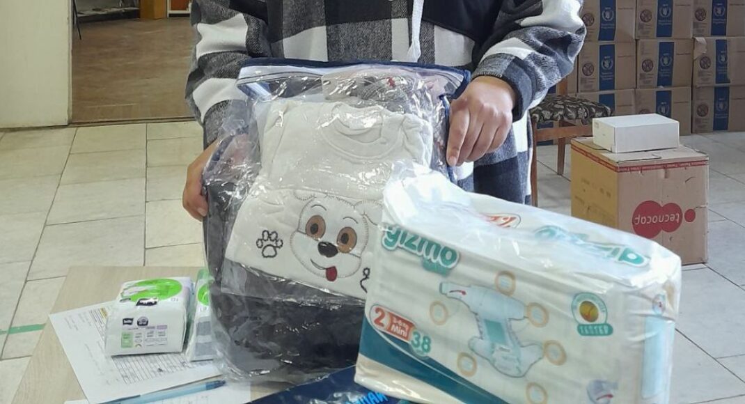 В Дружковке стартовала выдача памперсов и детской одежды (фото)