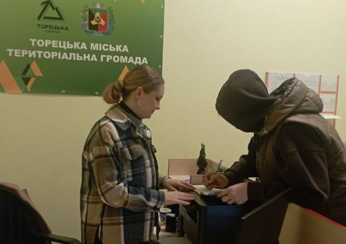 Адміністратори торецького ЦНАПу наразі приймають у Дніпрі та Києві