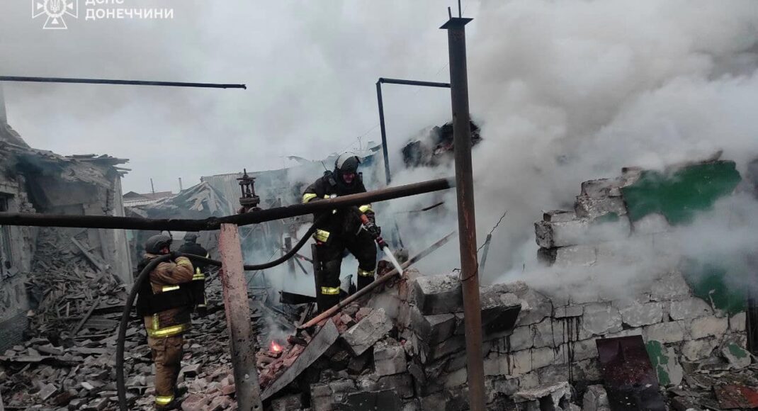 Два пожара, вызванные вражескими обстрелами, ликвидировали спасатели Донетчины за прошедшие сутки