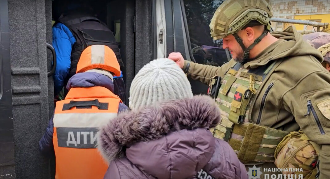 У Донецькій ОВА продовжують вирішувати проблему повернення родин з дітьми у фронтову зону після евакуації