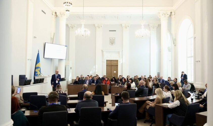 Руководитель гуманитарного штаба Покровской ГВА присоединился к обсуждению евроинтеграции украинских громад
