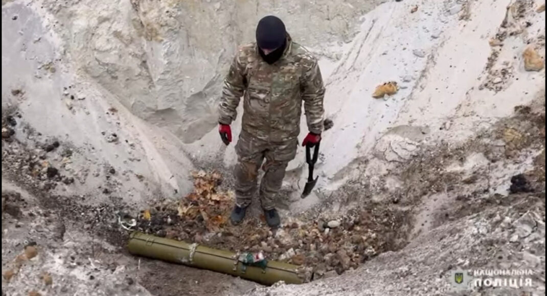 Луганские полицейские за сутки уничтожили три боеприпаса на Харьковщине (видео)