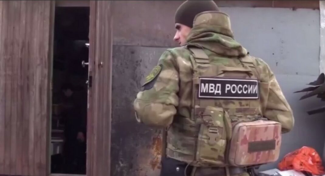 Загарбники знову проводять зачистки в Маріуполі (відео)