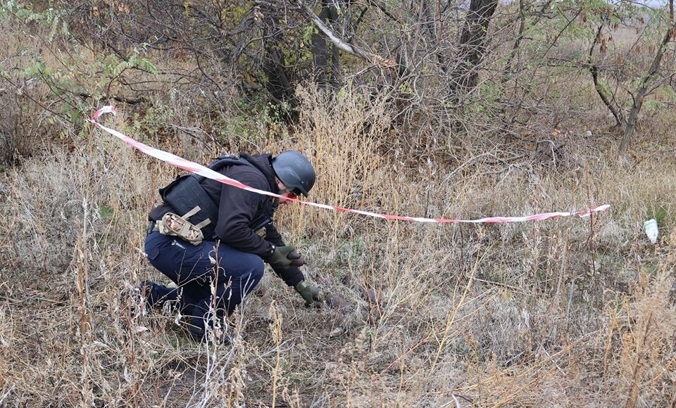За прошедшие сутки в Донецкой области пиротехники уничтожили 9 взрывоопасных предметов