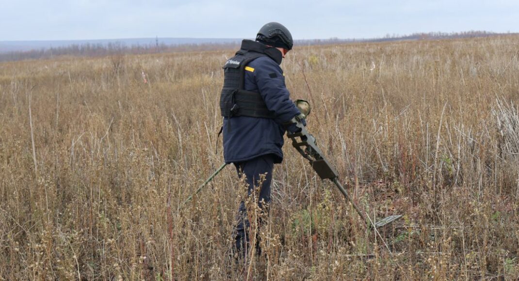 Пиротехники ГСЧС обезвредили 2 боеприпаса в Краматорском районе (фото)