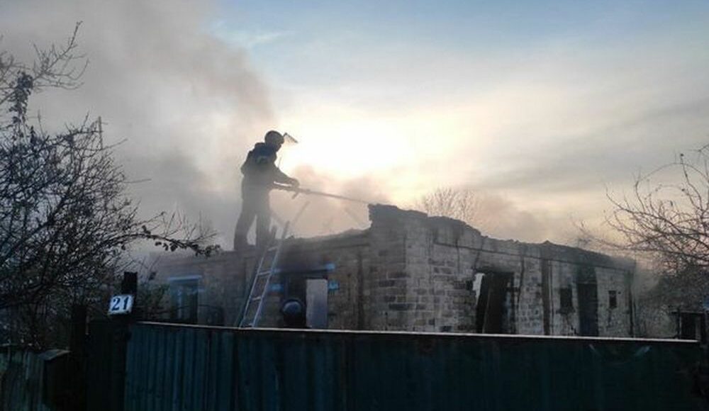 У Покровську рятувальники ліквідували пожежу житлового будинку
