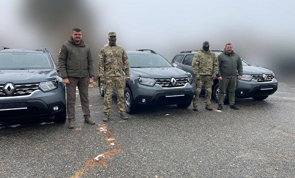 Спецназовцы получили три новых автомобиля от Рубежанской громады и Луганской ОВА