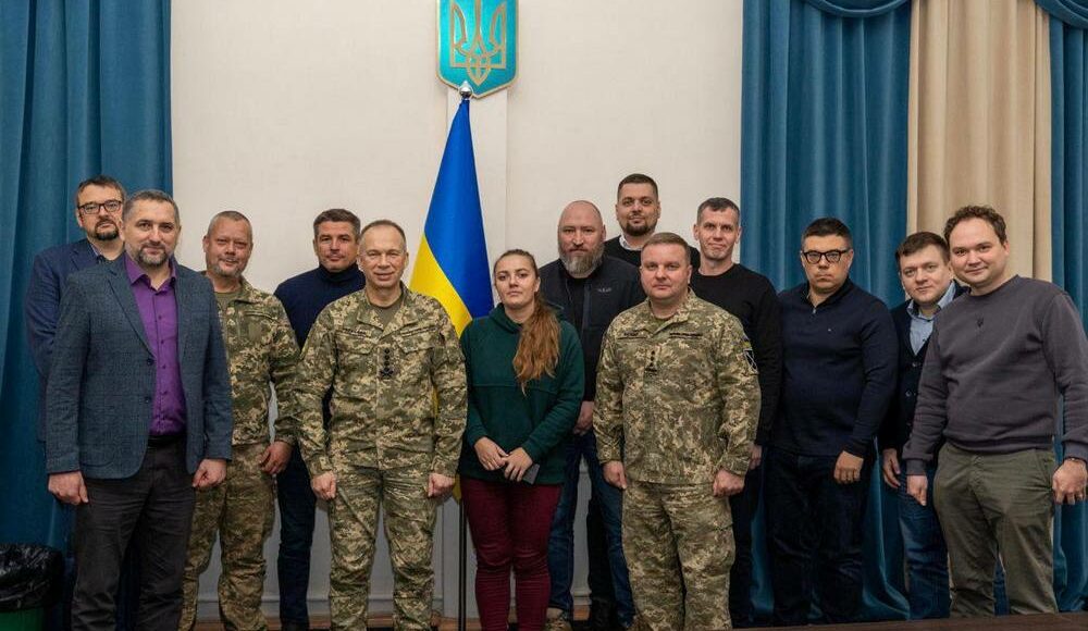 Сирський зустрівся з українськими блогерами, які висвітлюють військові теми
