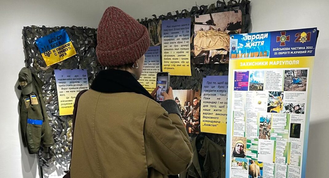 В Днепре открыли выставку о нацгвардейцах-защитниках Мариуполя (фото)