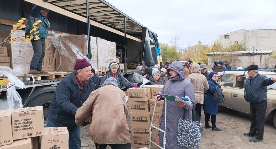 В Лимане на Донетчине выдавали семейные наборы от GEM и HGBF (фото)