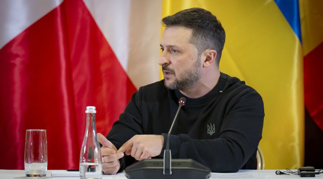 Зеленский заявил, что нужно внедрять корпусную систему управления в ВСУ, если она уменьшит бюрократию