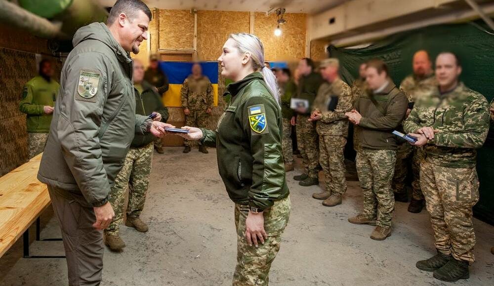 Лисогор поздравил 10-й армейский корпус Сухопутных войск ВСУ с годовщиной основания и передал от луганчан флаг региона (фото)