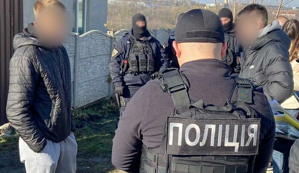 Мужчины через "колцентр" в Донецкой области могли выманить около трех миллионов гривен: что известно