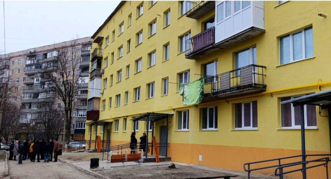 В Дружковке завершено восстановление многоэтажного здания, поврежденного после обстрела