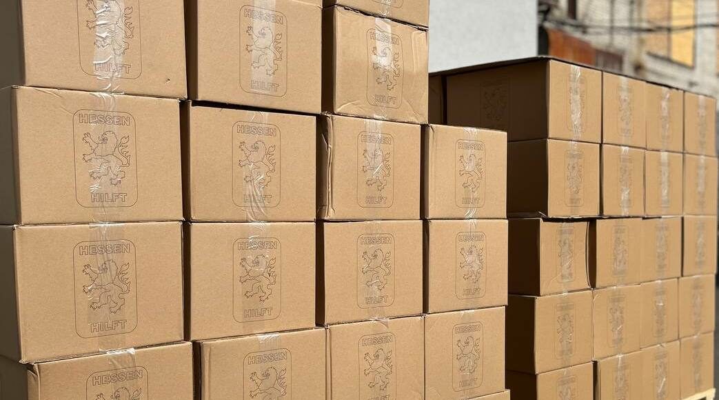 У Києві в центрах для ВПО з Маріуполя розпочнеться видача продуктових наборів з Німеччини з 18 грудня