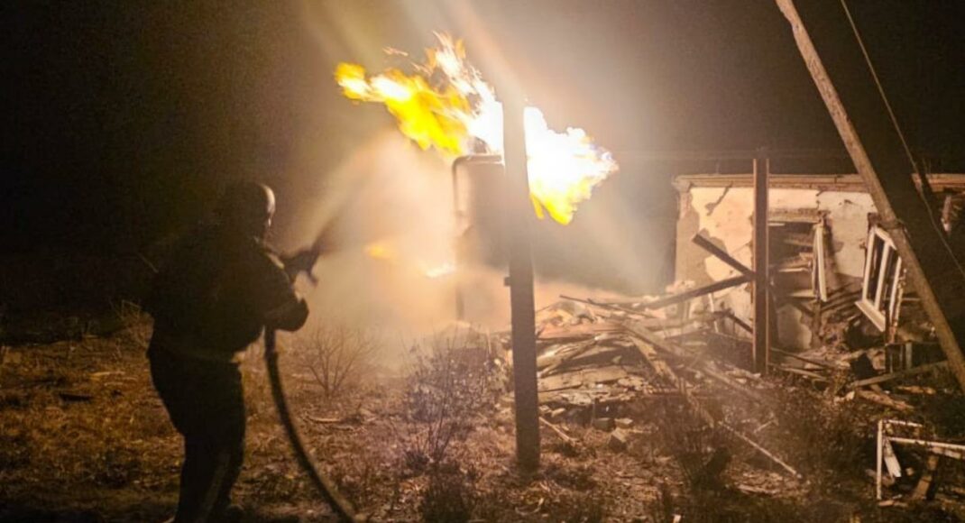 Минулої доби у Лимані на Донеччині горіли будинки, автівка та газопровід (фото)
