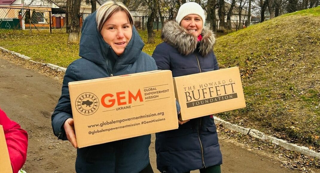 У Самарі на Дніпропетровщині переселенці з Попасної отримали харчові набори (фото)