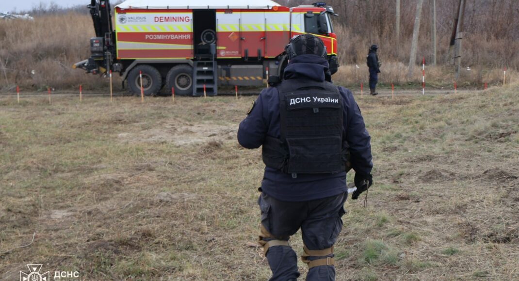У Святогірській громаді піротехніки ДСНС знищили гранату та артилерійські снаряди