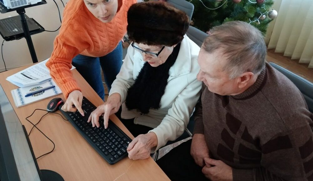 Для переселенцев из Мирнограда началась образовательная программа по компьютерной и цифровой грамотности