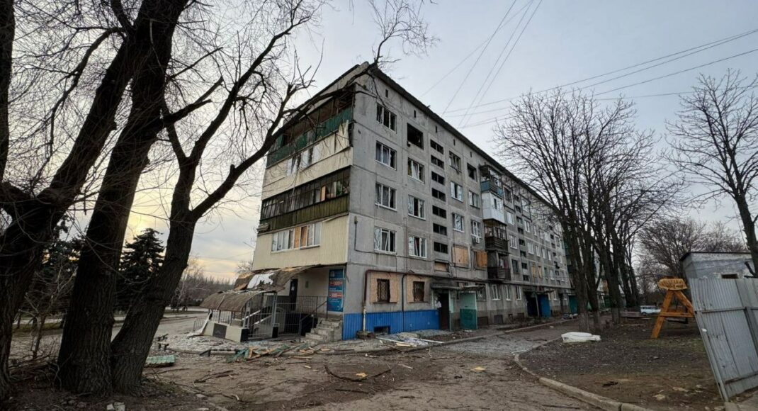 Утром россияне сбросили на Константиновку 9 250-килограммовых фугасных авиабомб, а затем атаковали беспилотником (фото)