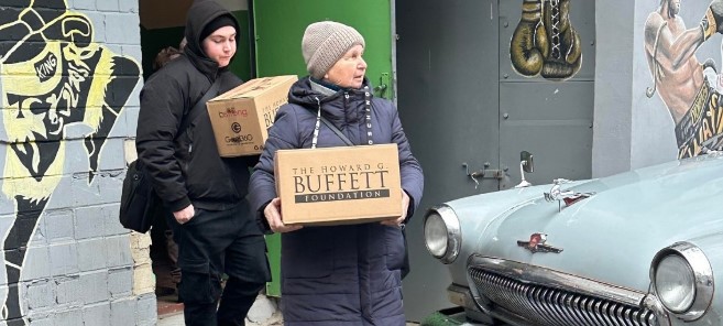 Переселенцы из Авдеевки получили в Броварах помощь от GEM и HGBF (фото)