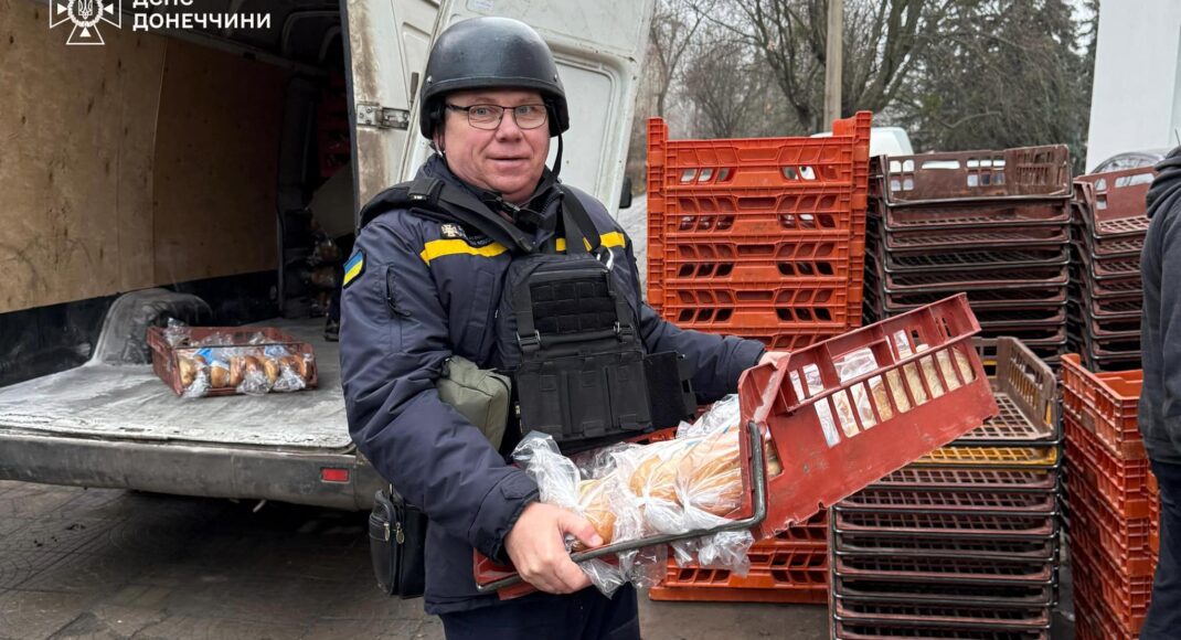 Рятувальники доставили більше тонни гуманітарної допомоги для мешканців Миколаївки на Донеччині