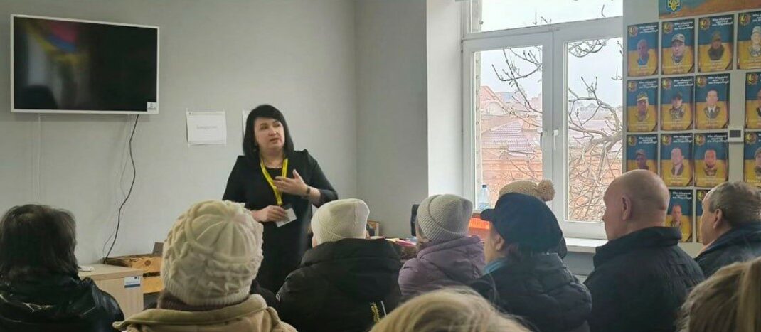 В Днепре состоялась встреча ВПЛ с Луганщины с юристом благотворительного фонда "Горение"