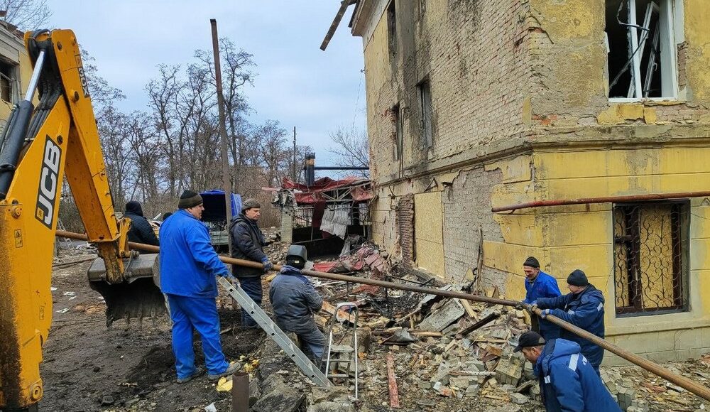 В Константиновке газовики преодолевают последствия вражеских обстрелов (фото)