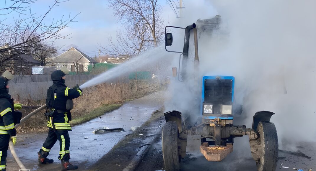 У Краматорську надзвичайники ліквідували пожежу трактора